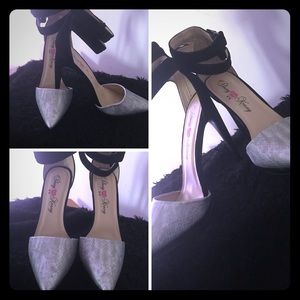 PENNY LOVES KENNY ANKLE WRAP PUMPS💋